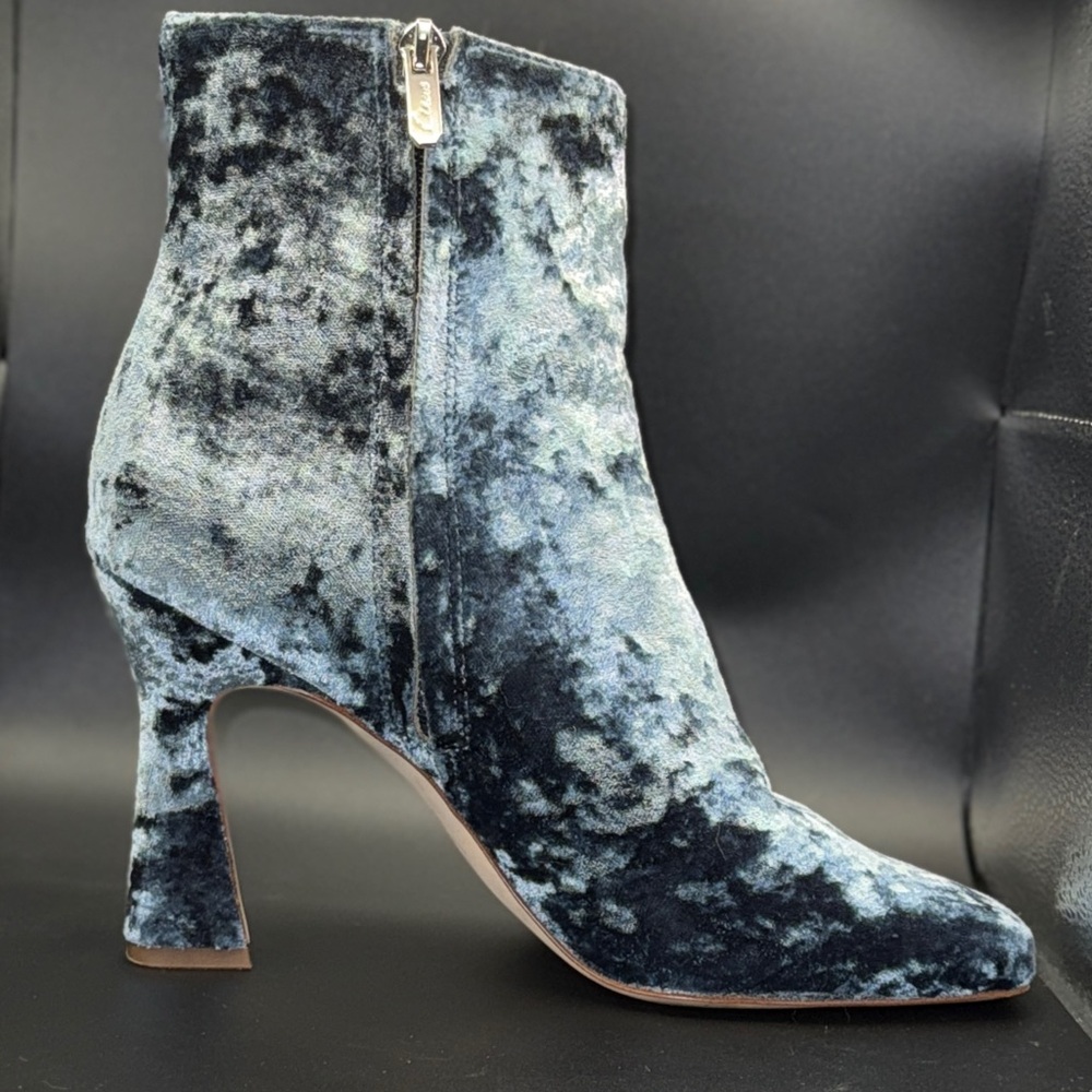 GUC - Circus NY Blue Emma Square Toe Crushed Velvet Booties in Size 8.5
